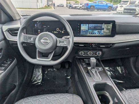 Used 2025 Nissan Kicks SV w/ SV Premium Package AWD/4WD image 18