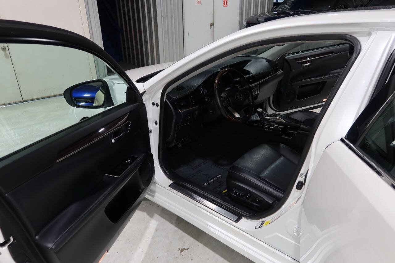Used 2018 Lexus ES 350 w/ Navigation System Package FWD image 18