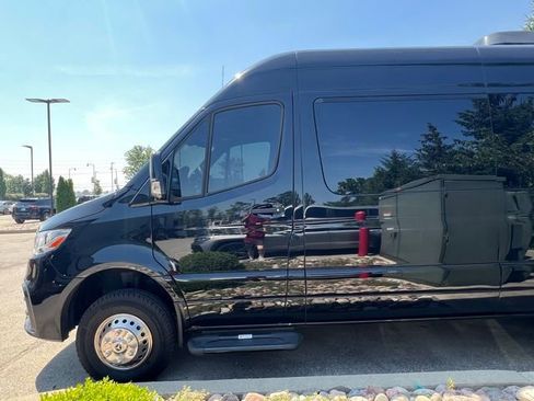 Used 2021 Mercedes-Benz Sprinter 3500 w/ Comfort Plus Package image 9