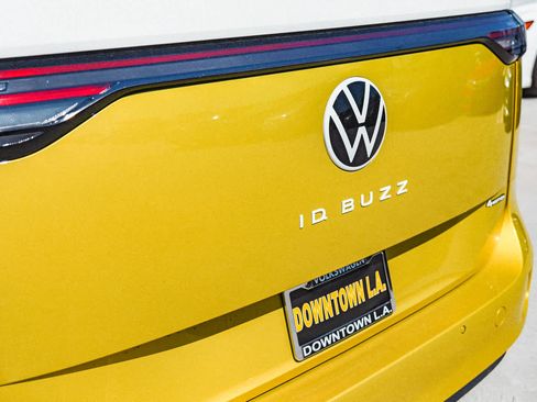 New 2025 Volkswagen ID. Buzz 1st Edition image 8