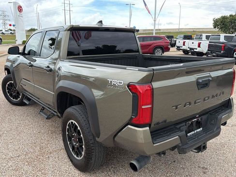 Used 2025 Toyota Tacoma TRD Off-Road AWD/4WD image 5