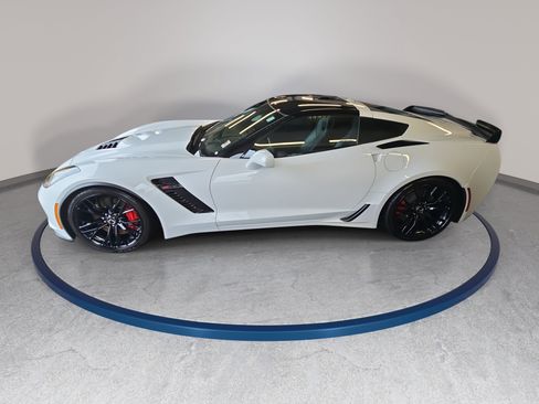 Used 2015 Chevrolet Corvette Z06 w/ 2LZ Preferred Equipment Group RWD image 8