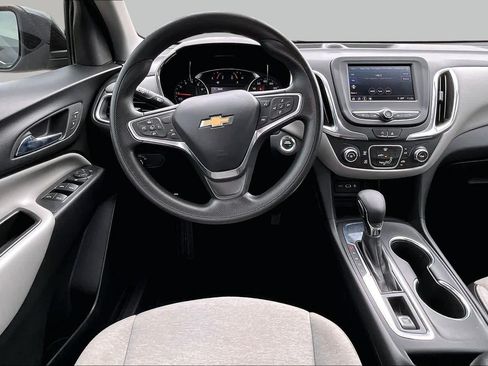 Used 2023 Chevrolet Equinox LS w/ LS Convenience Package FWD image 4