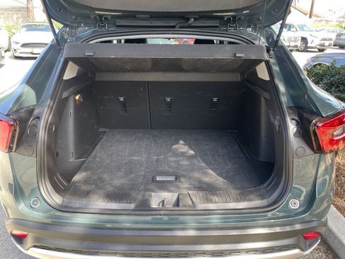 Used 2025 Chevrolet Trax LT image 32