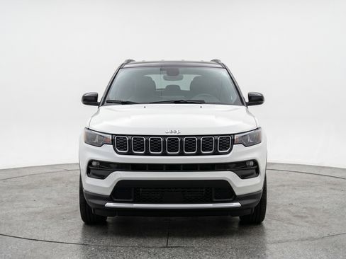 Used 2025 Jeep Compass Limited AWD/4WD image 2