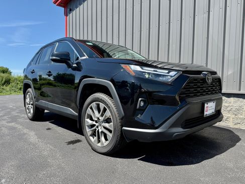 Certified 2022 Toyota RAV4 XLE Premium AWD/4WD image 15
