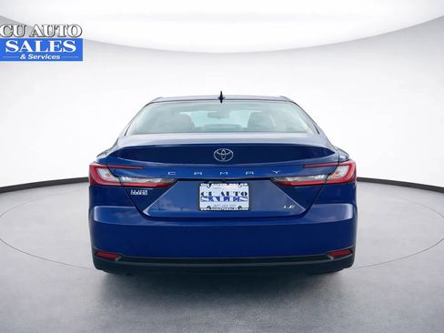 Used 2025 Toyota Camry LE image 5