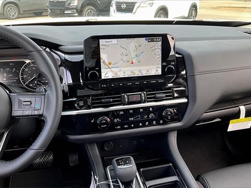 New 2025 Nissan Pathfinder SL image 6