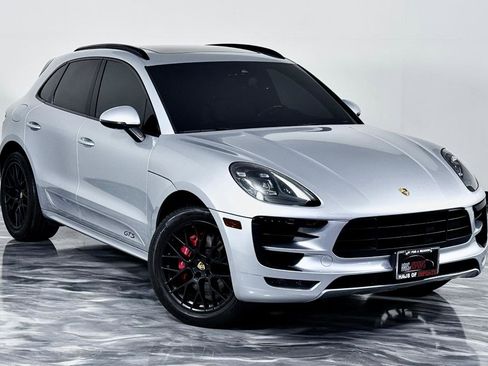 Used 2017 Porsche Macan GTS AWD/4WD image 3