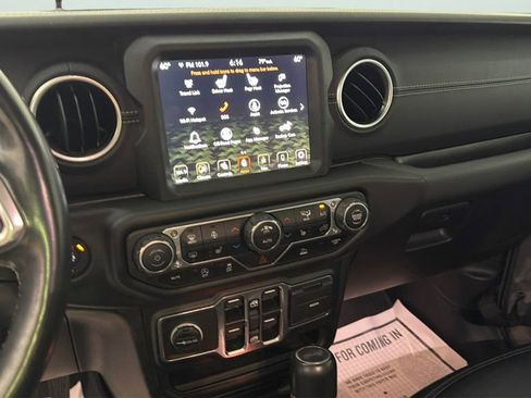 Used 2023 Jeep Wrangler Unlimited Sahara w/ Cold Weather Group AWD/4WD image 20