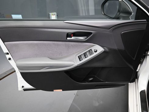 Used 2019 Toyota Avalon XSE image 11