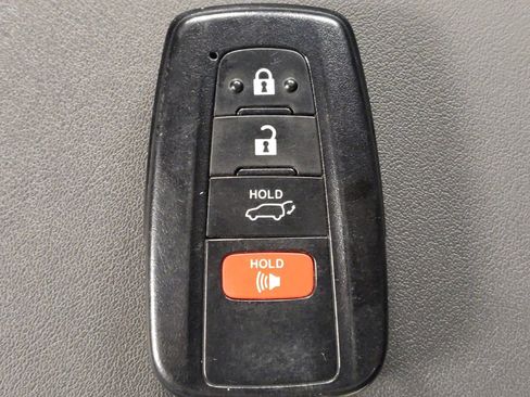 Used 2022 Toyota Highlander XSE image 32