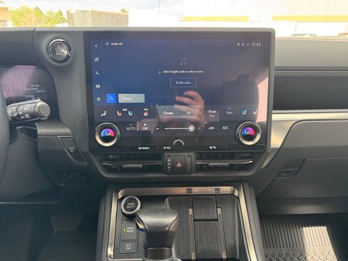 Used 2025 Lexus GX 550 w/ Accessory Package (2T) AWD/4WD image 13