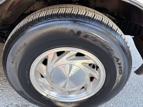 Used 2003 Ford E-150 and Econoline 150 image 42