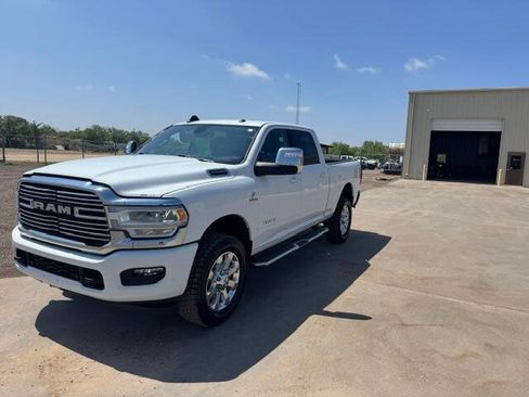 Used 2023 RAM 2500 Laramie AWD/4WD image 3