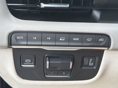 Certified 2023 Cadillac Escalade Premium Luxury Platinum AWD/4WD image 29