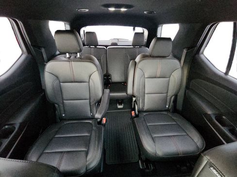 Used 2023 Chevrolet Traverse RS FWD image 13