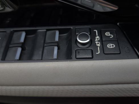 Used 2020 Land Rover Range Rover Evoque S image 26