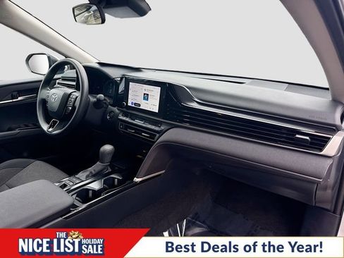 Used 2025 Toyota Camry LE image 28