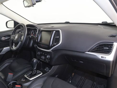 Used 2018 Jeep Cherokee Latitude Plus w/ Cold Weather Group image 38