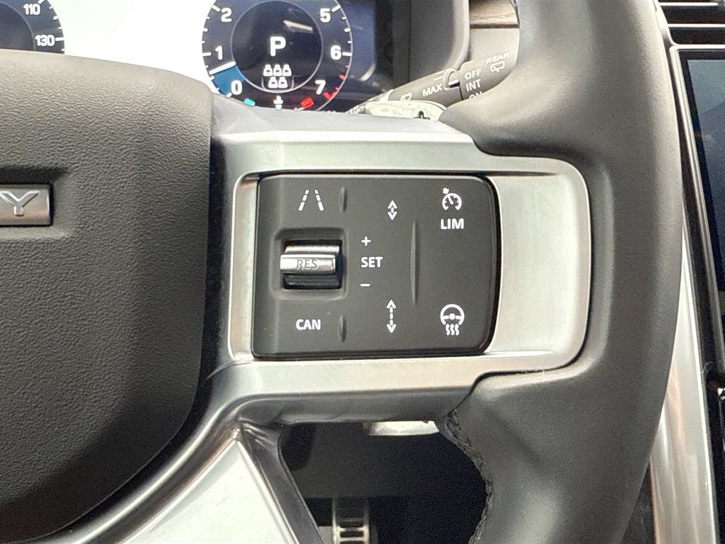 Used 2024 Land Rover Discovery Dynamic SE AWD/4WD image 12