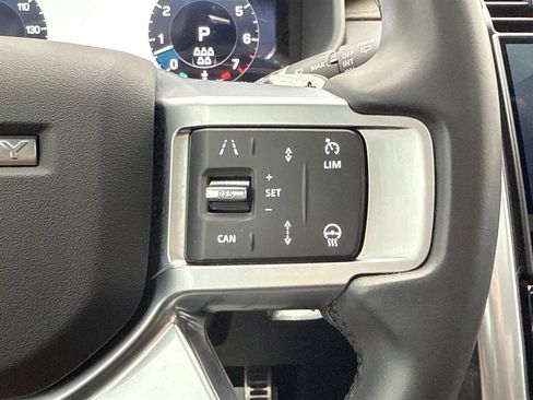 Used 2024 Land Rover Discovery Dynamic SE AWD/4WD image 12