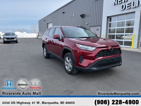 Used 2025 Toyota RAV4 XLE image 1