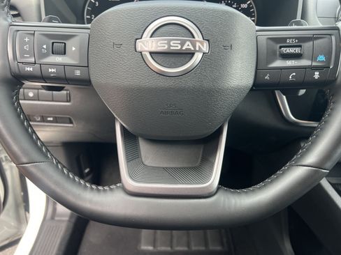 Used 2025 Nissan Rogue SV AWD/4WD image 8