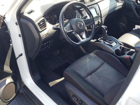 Used 2019 Nissan Rogue SV w/ Premium Package AWD/4WD image 11