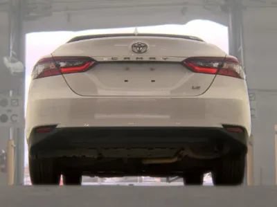 Used 2021 Toyota Camry LE FWD image 3