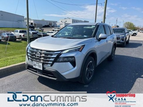 Used 2025 Nissan Rogue SV image 1