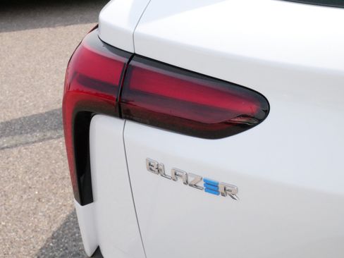 Used 2024 Chevrolet Blazer EV LT AWD/4WD image 17