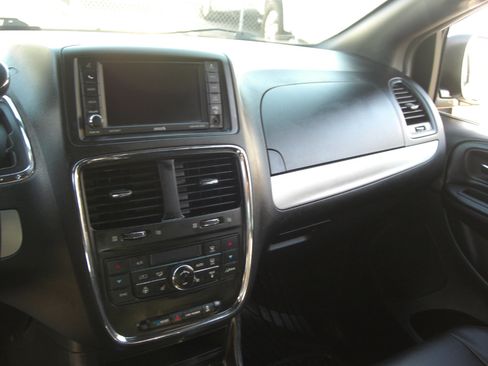 Used 2019 Dodge Grand Caravan GT image 7