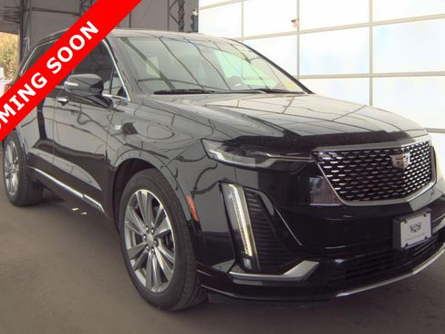 Used 2023 Cadillac XT6 Premium Luxury w/ Technology Package AWD/4WD image 3