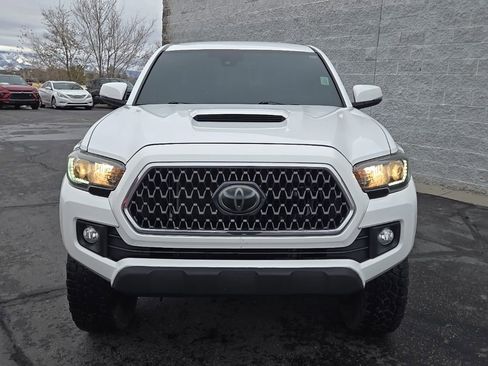 Used 2018 Toyota Tacoma TRD Sport w/ Technology Package image 10