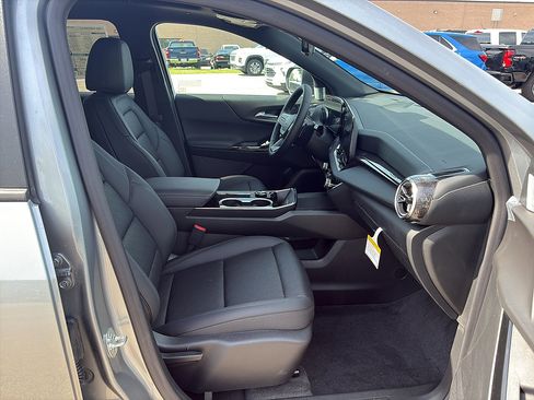 New 2026 Chevrolet Equinox LT w/ Convenience Package II FWD image 13