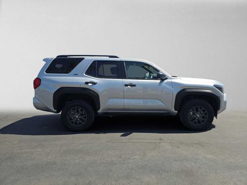 Certified 2026 Toyota 4Runner SR5 AWD/4WD image 2