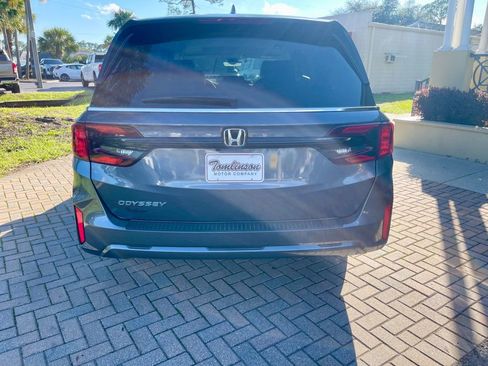 Used 2025 Honda Odyssey EX-L image 4