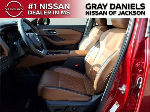 Used 2024 Nissan Rogue Platinum w/ Platinum Premium Package FWD image 23
