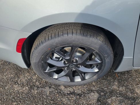New 2026 Chrysler Pacifica Select w/ S Appearance Package AWD/4WD image 10