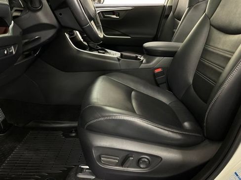 Used 2019 Toyota RAV4 Limited w/ Cold Weather Package AWD/4WD image 27