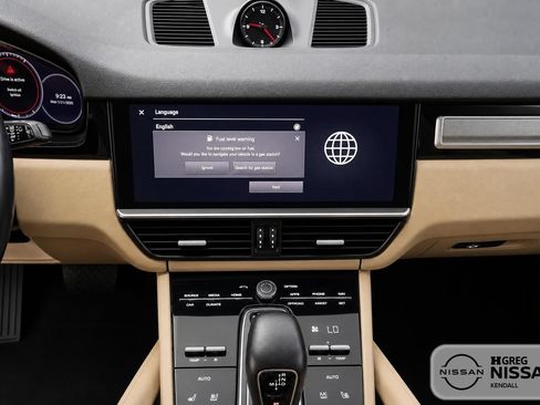 Used 2023 Porsche Cayenne Platinum Edition AWD/4WD image 8
