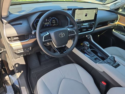 Used 2026 Toyota Grand Highlander AWD Hybrid image 18