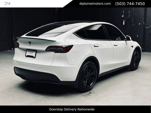 Used 2021 Tesla Model Y Long Range AWD/4WD image 7
