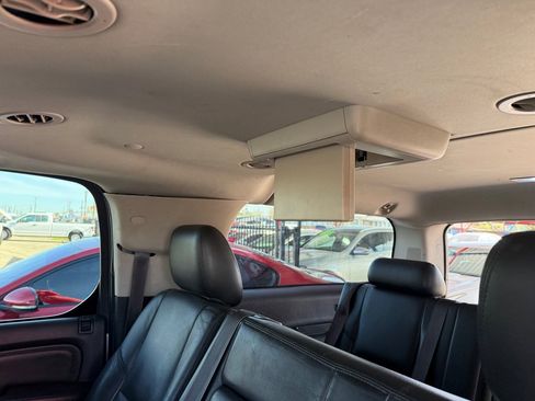 Used 2012 Cadillac Escalade ESV Luxury image 22