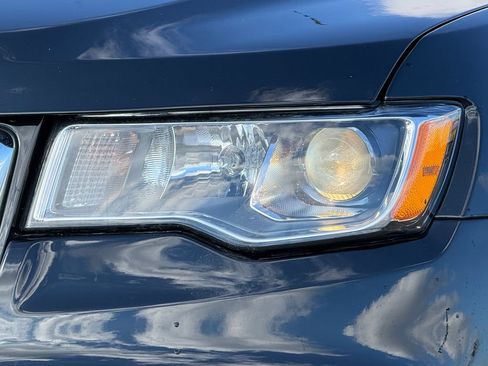 Used 2022 Jeep Grand Cherokee Limited image 40