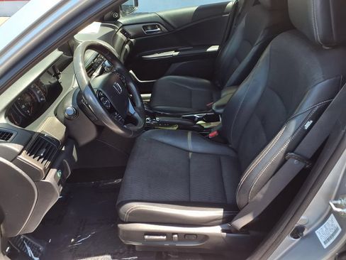Used 2017 Honda Accord Sport image 17
