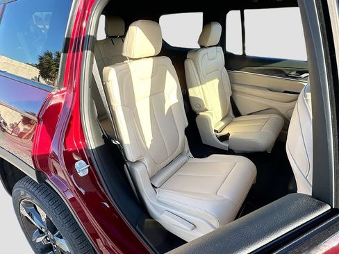 Used 2025 Jeep Grand Cherokee L Limited w/ Black Appearance Package image 28