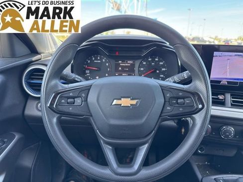 Used 2024 Chevrolet Trax LS w/ LS Convenience Package image 11