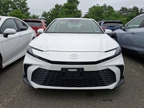 Used 2025 Toyota Camry SE FWD image 2